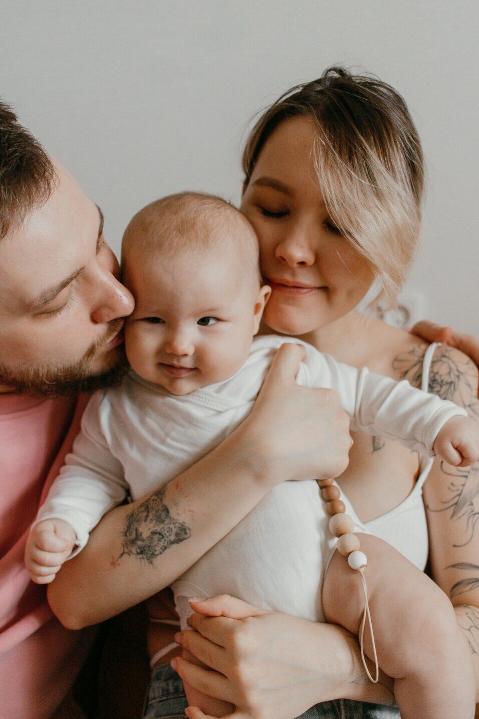 Bambino durante una vaccinazione in ambulatorio
